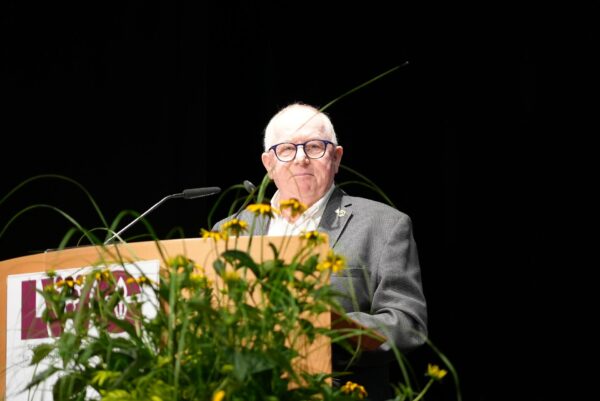 Wir gratulieren unseren Absolventinnen und Absolventen zu Ihren erfolgreichen Abschlüssen!